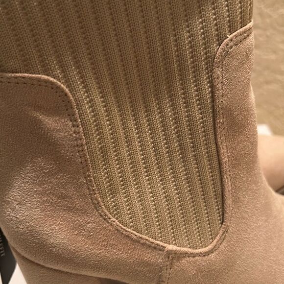 Athlefit Womens 7.5 Pointed Toe Sock Booties Beige Nude Tan Suede Block Heel New - Picture 5 of 9